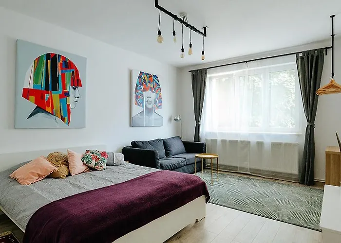 Old Citadel Hill Apartment *